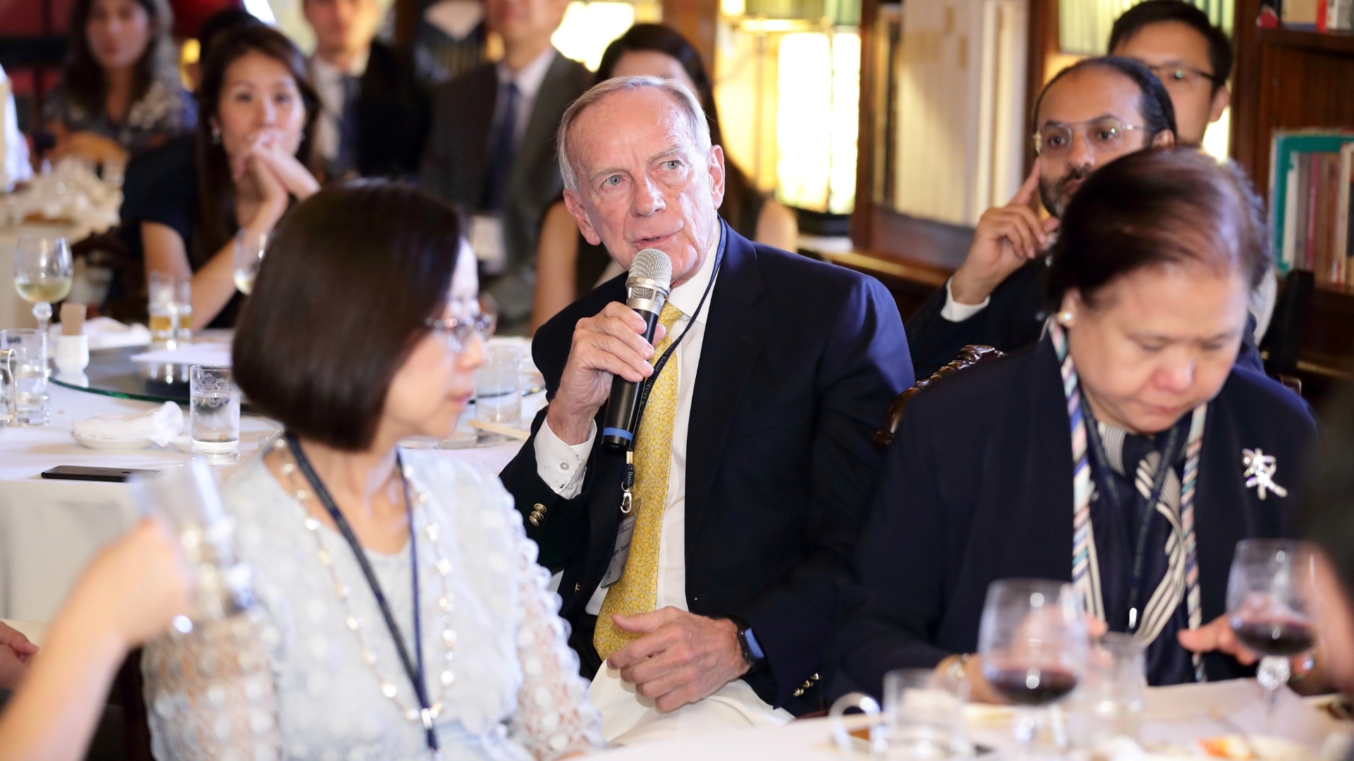 GEC Luncheon Hongkong Frage an Rodger King